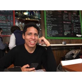Carlos先生【スペイン語 英会話 - 中央市】