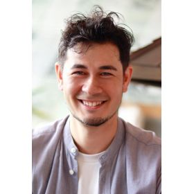 AKANA先生【フランス語 英会話 - 大阪市】